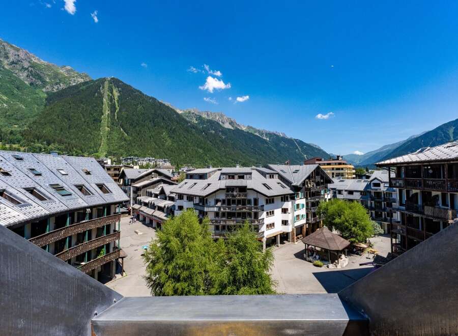 Discover this charming property nestled in a picturesque mountain town, offering stunning views of the surrounding Alps.