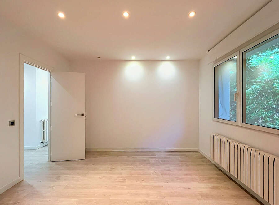 Discover this bright and airy empty room, perfect for your next home or office.