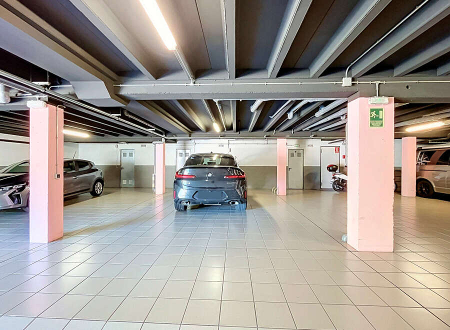 Discover secure and convenient parking in this well-maintained underground garage.