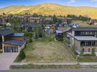 Discover your dream mountain getaway with this prime vacant lot, offering breathtaking views of the surrounding peaks and a serene, natural setting.