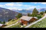 Experience breathtaking mountain views from this stunning wooden chalet, nestled on a picturesque hillside.