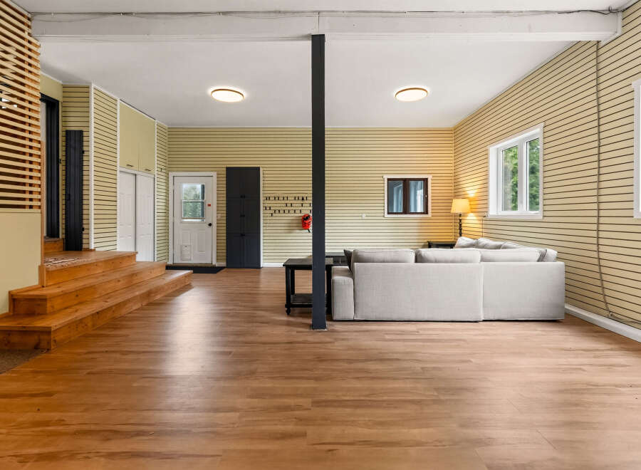 Discover this spacious and inviting living area, perfect for relaxation and entertainment.