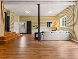 Discover this spacious and inviting living area, perfect for relaxation and entertainment.
