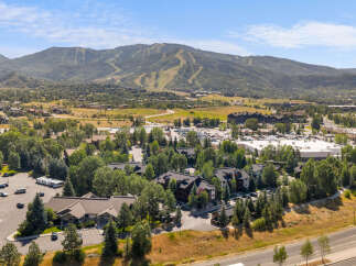 Discover this stunning mountain property offering a blend of luxury living and natural beauty.