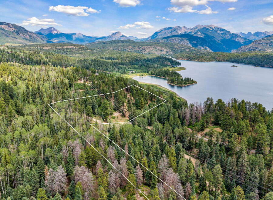Discover this stunning property offering breathtaking mountain and lake views.