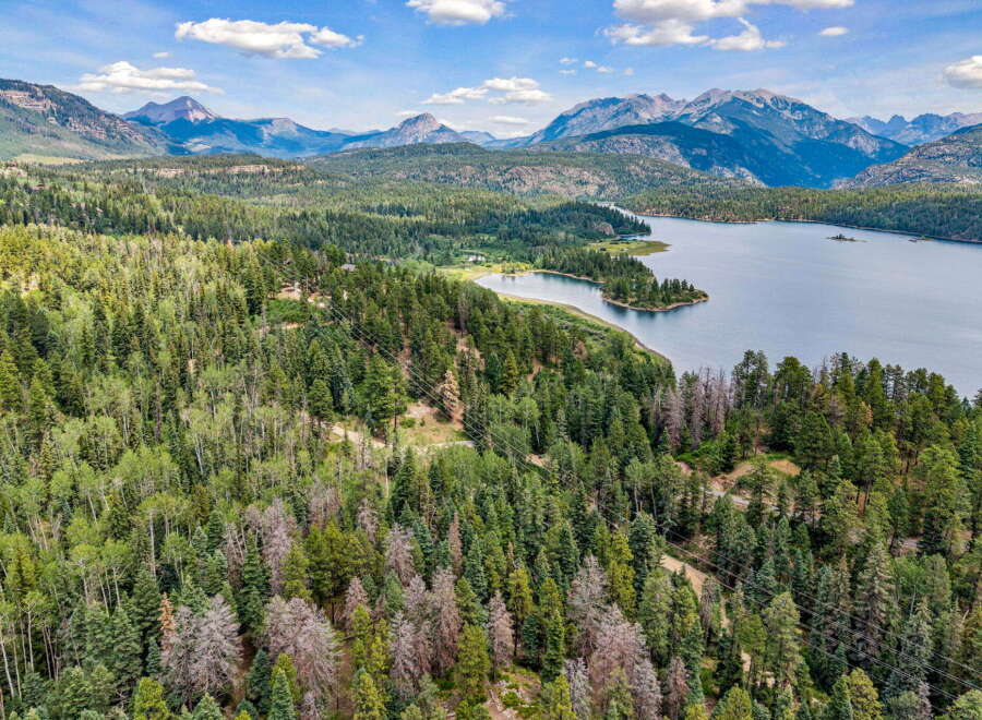 Discover this stunning property offering breathtaking mountain and lake views.