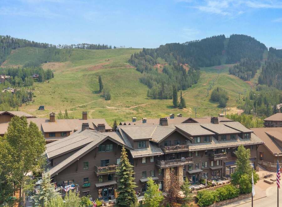 Experience luxury mountain living in this stunning property, perfectly situated against a backdrop of rolling green hills and ski slopes.
