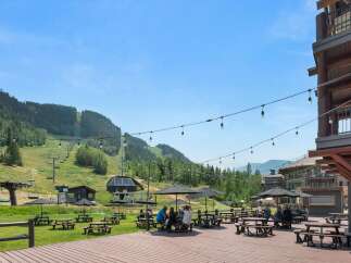 Experience the ultimate mountain lifestyle with this stunning property offering breathtaking views and convenient access to ski slopes.