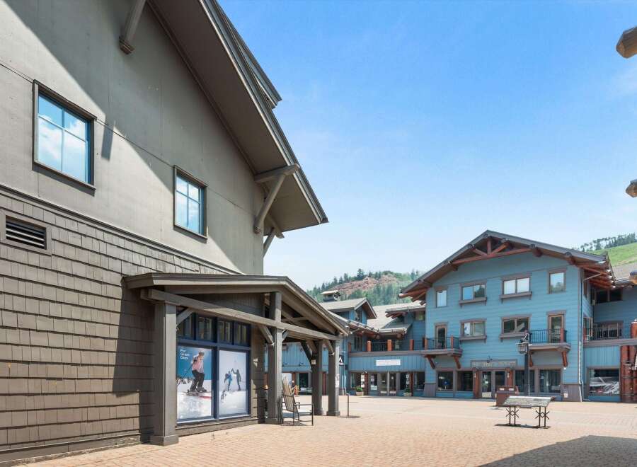 Discover this charming mountain village property featuring a blend of rustic architecture and modern amenities.