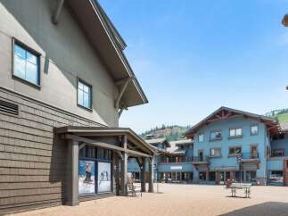 Discover this charming mountain village property featuring a blend of rustic architecture and modern amenities.