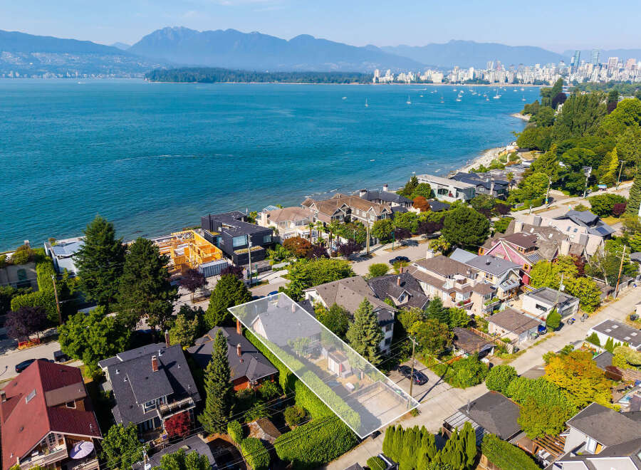 Experience luxury living with this stunning property offering breathtaking ocean views and a prime location.