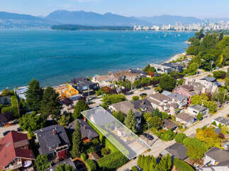 Experience luxury living with this stunning property offering breathtaking ocean views and a prime location.