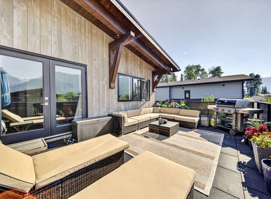 Enjoy stunning mountain views from this expansive rooftop patio, perfect for entertaining.