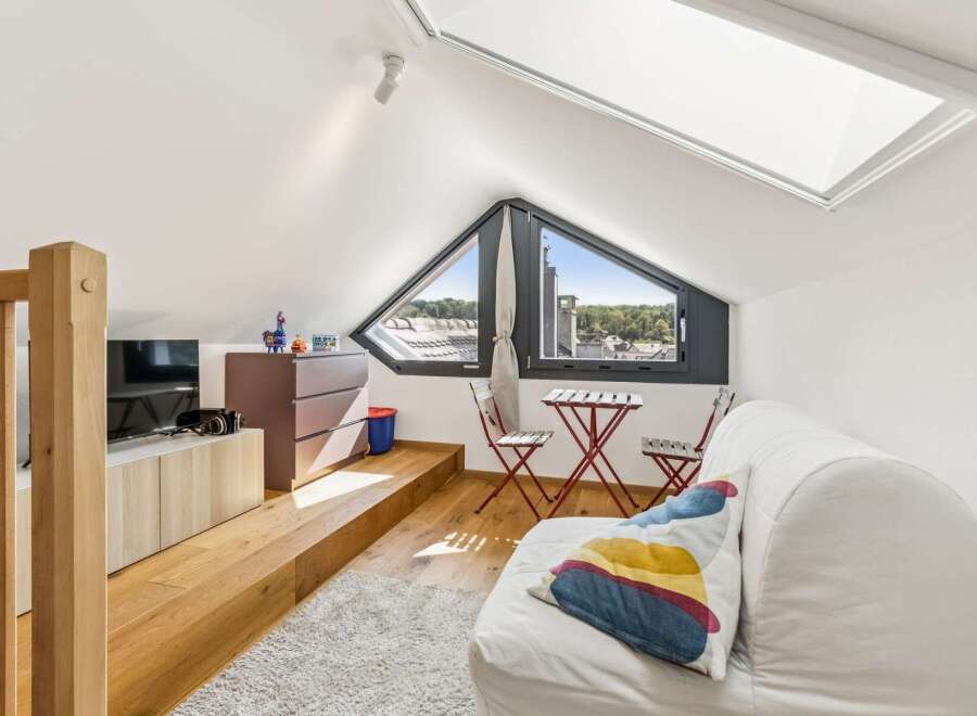 Discover this charming attic space, perfect for a cozy retreat or a creative studio.