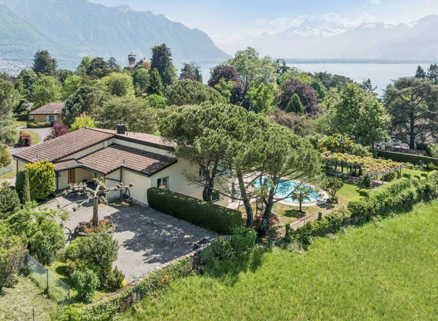 Discover this stunning property offering breathtaking panoramic views of the lake and majestic mountains.