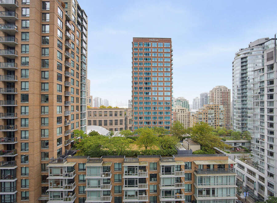Experience urban living at its finest in this stunning high-rise apartment complex, featuring modern architecture and breathtaking city views.