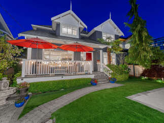 For Sale in West Vancouver with 5 Bedrooms