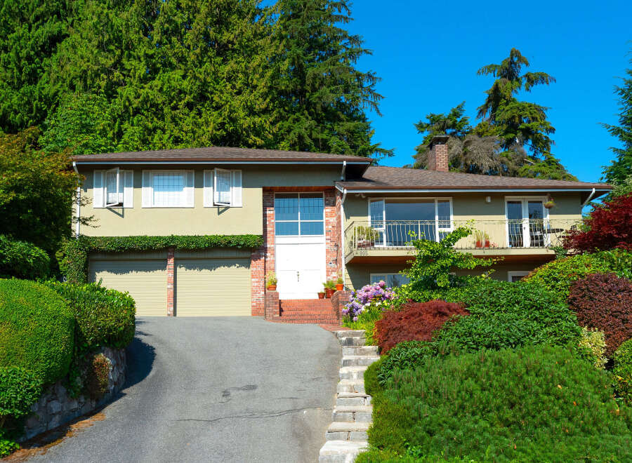 Discover this charming home featuring a welcoming facade with a spacious driveway leading to a double garage.