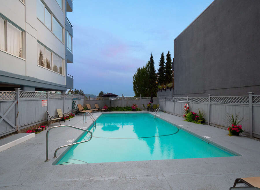Enjoy a refreshing dip in this stunning outdoor swimming pool, perfect for relaxation and recreation.