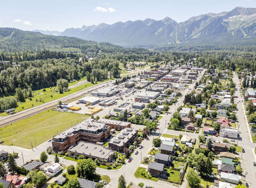 Discover this charming town nestled against a backdrop of majestic mountains, offering a serene lifestyle.