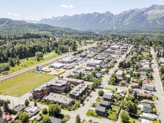Discover this charming town nestled against a backdrop of majestic mountains, offering a serene lifestyle.