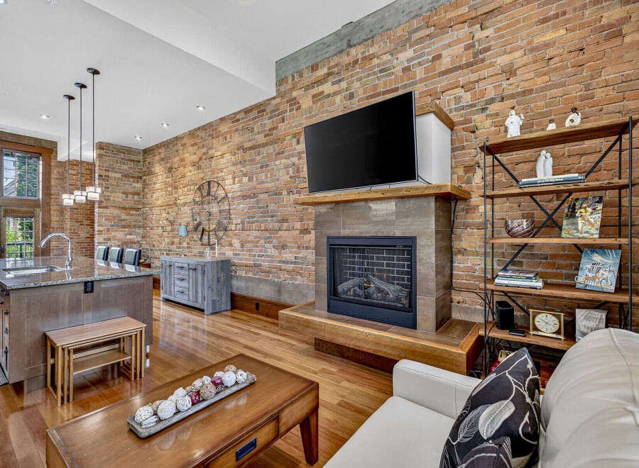 Experience urban living in this stunning loft-style space featuring exposed brick walls and a modern open-concept layout.