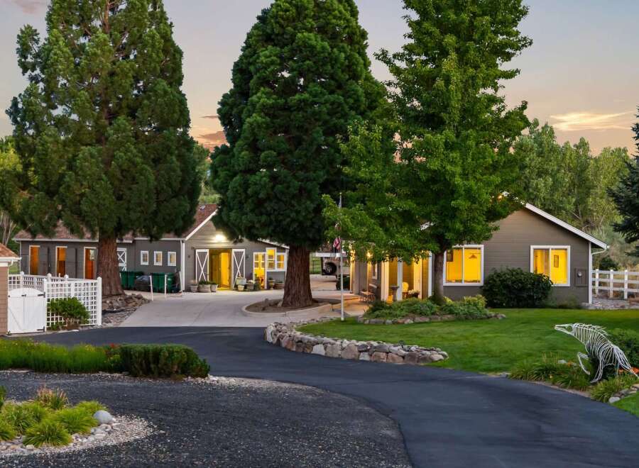 Discover this charming property featuring a spacious main house with inviting interiors and multiple windows that flood the space with natural light.