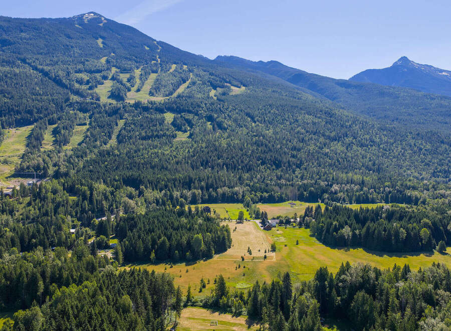 Discover this stunning property nestled amidst lush greenery and majestic mountains.