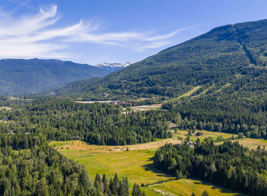 Discover breathtaking mountain views and serene natural beauty from this stunning property.