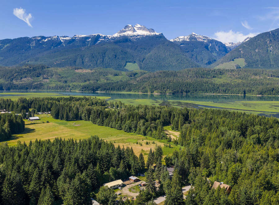 Discover this stunning property offering breathtaking mountain views and serene lake access.