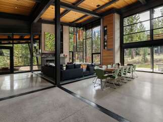 For Sale in Truckee with 6 Bedrooms and 6 Bathrooms