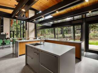 For Sale in Truckee with 6 Bedrooms and 6 Bathrooms