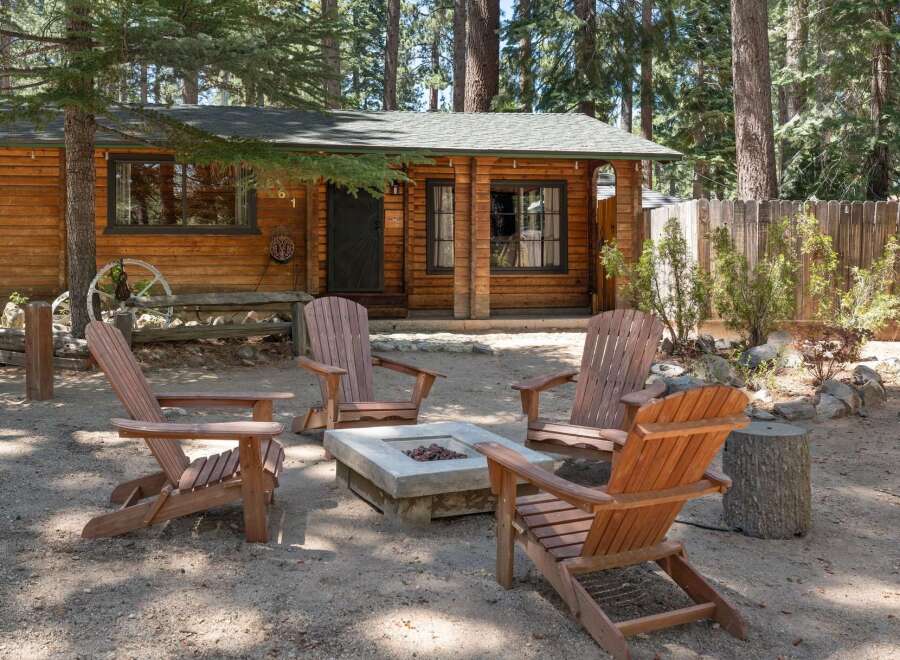 Experience rustic charm in this cozy cabin, perfect for a mountain getaway.