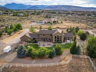 Discover this stunning estate nestled in a picturesque landscape, offering breathtaking mountain views and serene surroundings.