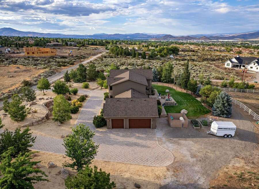 Discover this stunning property offering breathtaking panoramic views of the surrounding mountains and valley.