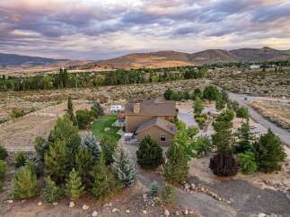 Discover this stunning property nestled in a serene landscape, offering breathtaking mountain views and a tranquil atmosphere.