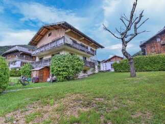 Discover this charming property nestled in a serene mountain setting, perfect for those seeking tranquility and natural beauty.