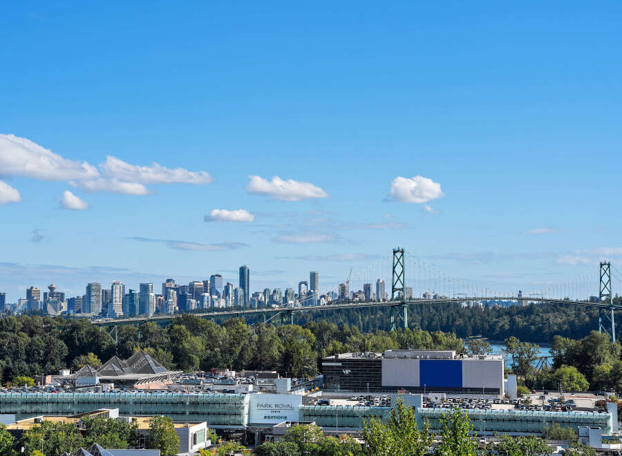 Experience the best of urban living with this stunning property offering panoramic views of the Vancouver skyline and the iconic Lions Gate Bridge.