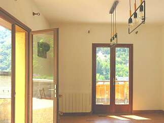 Experience breathtaking mountain views from this charming property, featuring expansive windows that flood the interior with natural light.