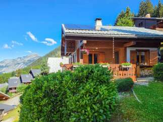 Experience serene mountain living in this charming wooden chalet, perfect for a cozy getaway.