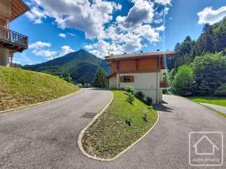 Discover this charming property nestled in a picturesque mountain setting, perfect for those seeking tranquility and natural beauty.