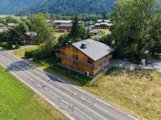 Discover this charming wooden chalet nestled in a picturesque mountain setting.