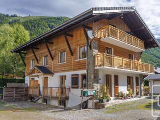 Discover this charming wooden chalet nestled in a picturesque mountain setting.