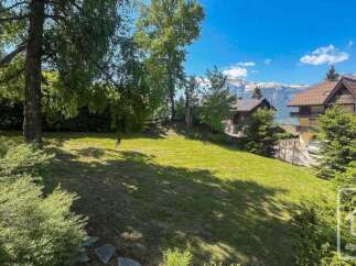 Experience the charm of alpine living with this stunning property, featuring a spacious green lawn perfect for outdoor activities and relaxation.