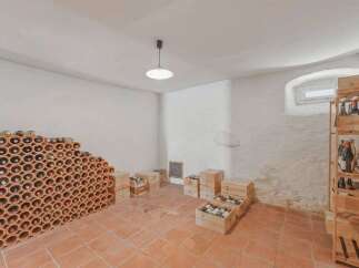 Discover this charming wine cellar, perfect for any wine enthusiast.