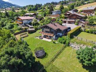 Discover this charming property nestled in a picturesque mountain village, offering breathtaking views and a serene atmosphere.
