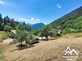Discover this charming property nestled in a serene mountain landscape, perfect for those seeking tranquility and natural beauty.