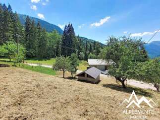 Discover this charming property nestled in a serene mountain landscape, perfect for those seeking tranquility and nature.