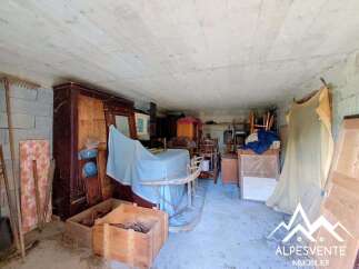 Discover this spacious storage area, perfect for keeping your belongings organized and protected.