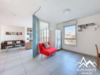 Discover this spacious living area featuring a comfortable brown leather sofa and a modern glass coffee table, perfect for relaxation and entertaining.